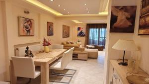 Posezení v ubytování Anastasia Luxury Suites by Xenius Zeus in Nea Flogita