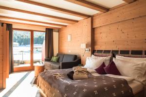 Rúm í herbergi á Helmhotel +125 myndir