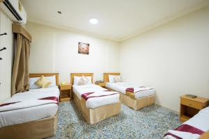 Кровать или кровати в номере فندق الفنار العزيزية