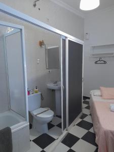 a bathroom with a shower and a toilet and a sink at Pensión Hidalgo 2 in Utrera