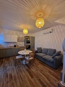 a living room with a couch and a table at Casina Elena - Viareggio centro in Viareggio