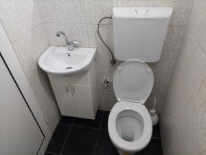Koupelna v ubytování Apartman Aleksić u samom centru grada