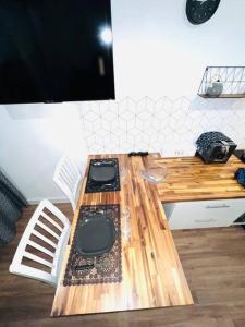 Kuchyňa alebo kuchynka v ubytovaní Joli studio une pièce entièrement rénové et équipé classé 2 étoiles