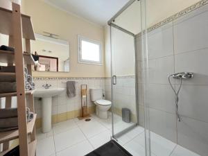 A bathroom at Casa Vista Pájaro