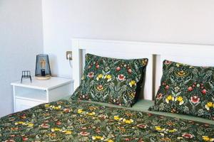 A bed or beds in a room at Casa Vista Pájaro