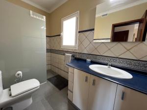 A bathroom at Casa Vista Pájaro