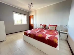 A bed or beds in a room at Casa Vista Pájaro