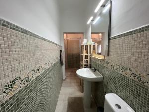 A bathroom at Casa Vista Pájaro