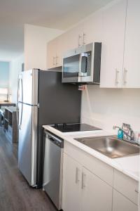 A kitchen or kitchenette at THE NEST