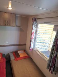 Zdjęcie z galerii obiektu Mobil home confort 6 personnes w mieście Saint-Chéron