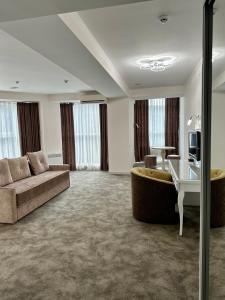 TV a/nebo společenská místnost v ubytování Mark Plaza Hotel