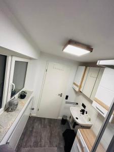 a bathroom with a sink and a toilet in it at Bezauberndes Apartment im Herzen von Nieukerk. in Kerken