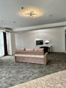 TV a/nebo společenská místnost v ubytování Mark Plaza Hotel