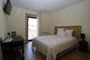 a bedroom with a bed and a desk and a window at New Honey House, Serra do Marão Ansiães-Amarante in Amarante +43 photos