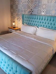 Rúm í herbergi á Hotel Mono Azul