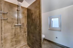 a bathroom with a shower and a toilet at Meer in Nerezine