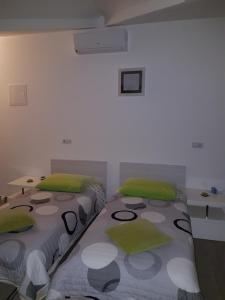 Posteľ alebo postele v izbe v ubytovaní Gabi Rooms & Studio Apartment