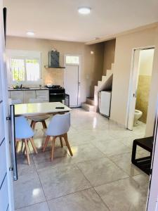 a kitchen and dining room with a table and chairs at Duplex Boulevard in Viedma