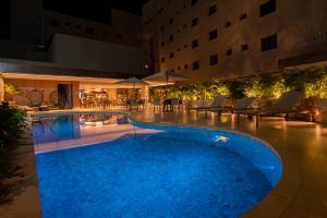 Amazon Aeroporto Hotel内部或周边的泳池