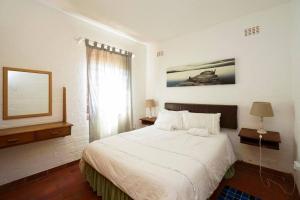 Postel nebo postele na pokoji v ubytování 8 Hewitt @ Tiffany's