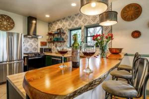a kitchen with a table with two glasses of wine at Quail Cottage Clarkdale-Renovated Historic Cottage Sedona Jerome Wineries in Clarkdale