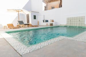 a swimming pool in the middle of a house at Hostal Aljibe in Archidona