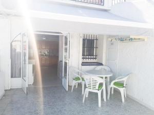 Fotografia z galérie ubytovania Lovely 1 Bed Apartment With Pool Near Amenities. v destinácii Torrevieja