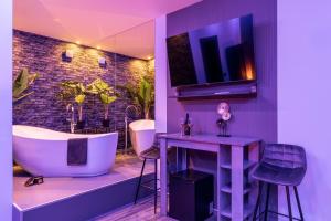 TV a/nebo společenská místnost v ubytování Luxury room Ekstaza