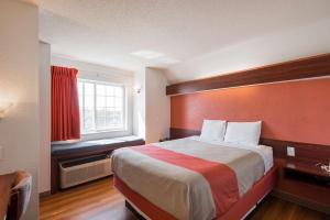 Postel nebo postele na pokoji v ubytování Motel 6-Olathe, KS