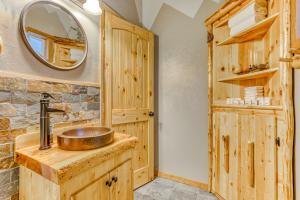 Koupelna v ubytování Cedar Cabin + 39 fotografií