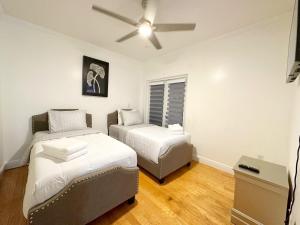 Fotografie z fotogalerie ubytování Spacious and Luxurious 4bd 3br House Pool Tub BBQ Private v Miami