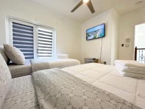 Fotografie z fotogalerie ubytování Spacious and Luxurious 4bd 3br House Pool Tub BBQ Private v Miami