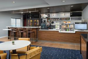 Lounge nebo bar v ubytování Courtyard by Marriott San Diego Carlsbad