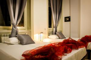 Postel nebo postele na pokoji v ubytování Hotel RossoVino Milano