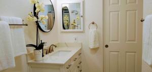 Ένα μπάνιο στο House, close to Downtown, St Helena, Kenwood +28 φωτογραφίες