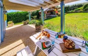Κήπος έξω από το 2 Bedroom Gorgeous Home In Plouguerneau
