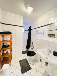 a bathroom with a sink and a toilet at Appartment mit großem Balkon im belgischen Viertel in Cologne