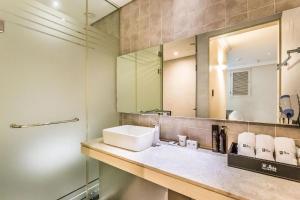 Koupelna v ubytování Jbis Hotel