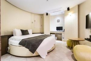 Postel nebo postele na pokoji v ubytování Jbis Hotel