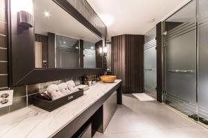 Koupelna v ubytování Jbis Hotel