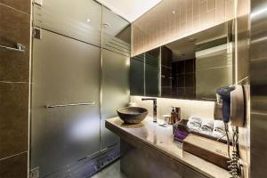 Koupelna v ubytování Jbis Hotel