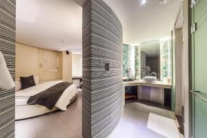 Postel nebo postele na pokoji v ubytování Jbis Hotel