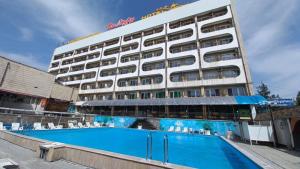 Hotel Osh-Nuru tesisinde veya buraya yakın yüzme havuzu