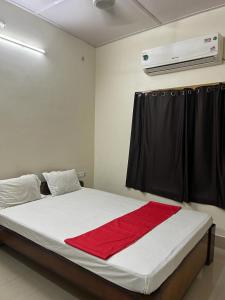מיטה או מיטות בחדר ב-Flagship Jbs Eco Stay