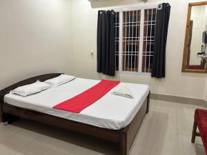 Un pat sau paturi într-o cameră la Flagship Jbs Eco Stay