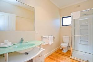 a bathroom with a sink and a toilet and a mirror at Bella Vista in Apollo Bay