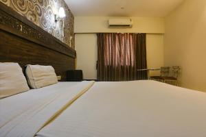 Postel nebo postele na pokoji v ubytování FabHotel Shivani Residency - Mira Road