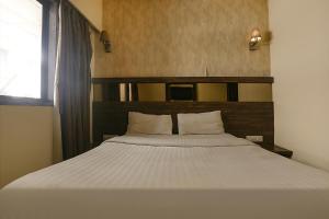 Postel nebo postele na pokoji v ubytování FabHotel Shivani Residency - Mira Road