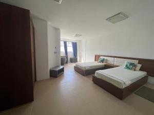 a large room with two beds and a couch at Admiralmahé in Mahébourg