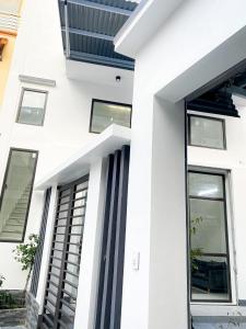 a white house with black windows on the side of it at KS - Homestay MyLan in Lạng Sơn